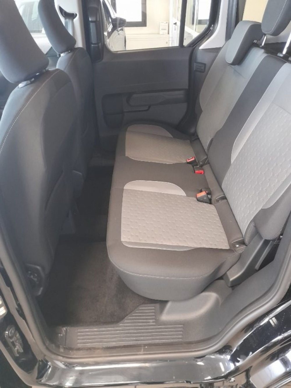 Ford Tourneo Courier nuova a Cuneo (18)