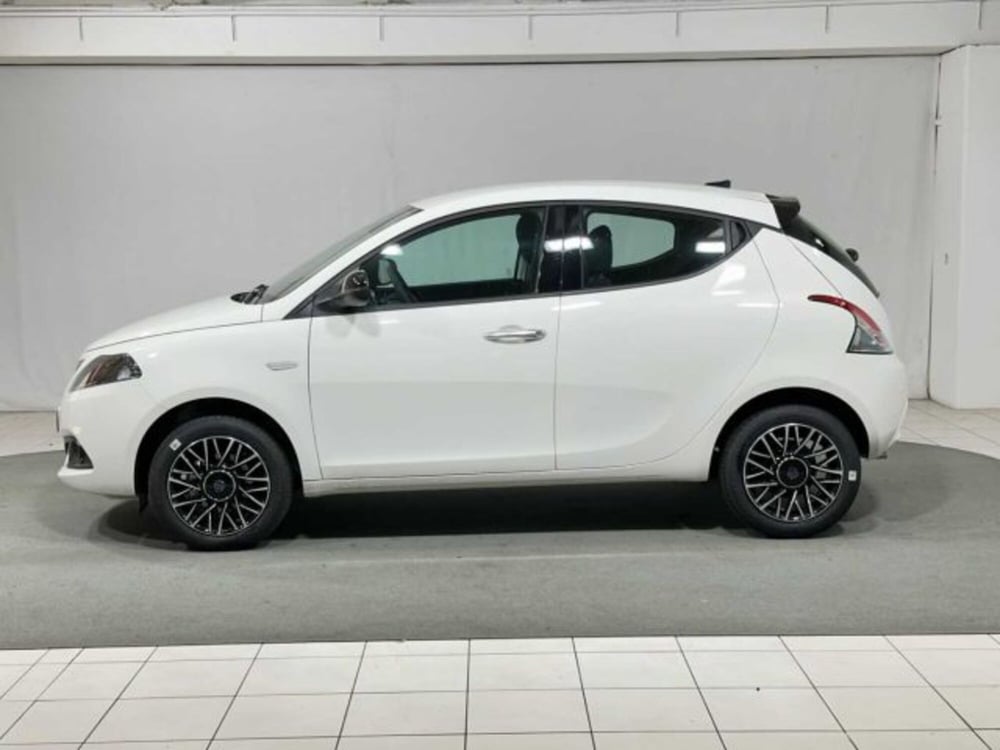 Lancia Ypsilon nuova a Sondrio (2)