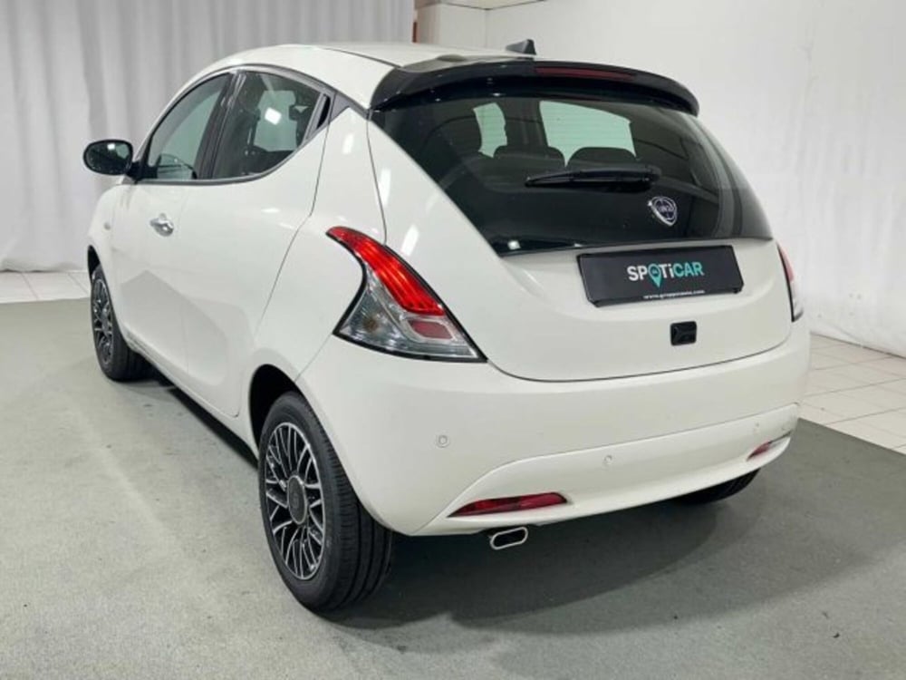 Lancia Ypsilon nuova a Sondrio (3)