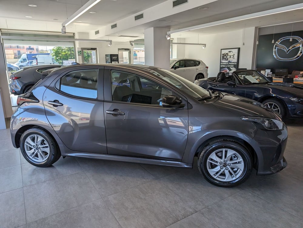 Mazda Mazda2 Hybrid nuova a Napoli (5)