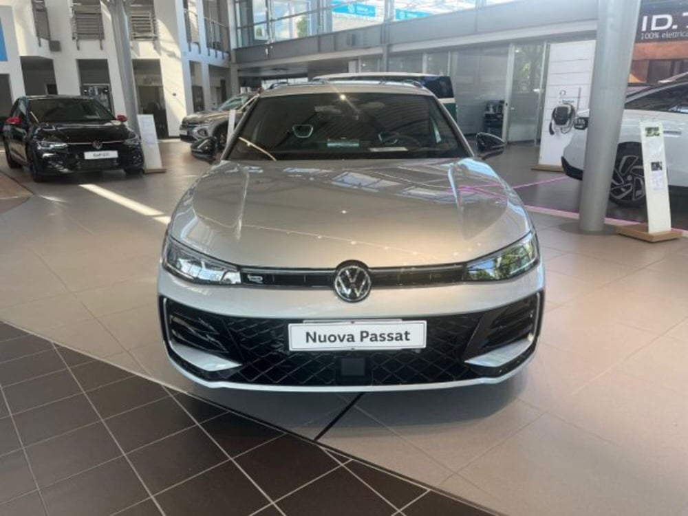 Volkswagen Passat nuova a Cuneo (2)