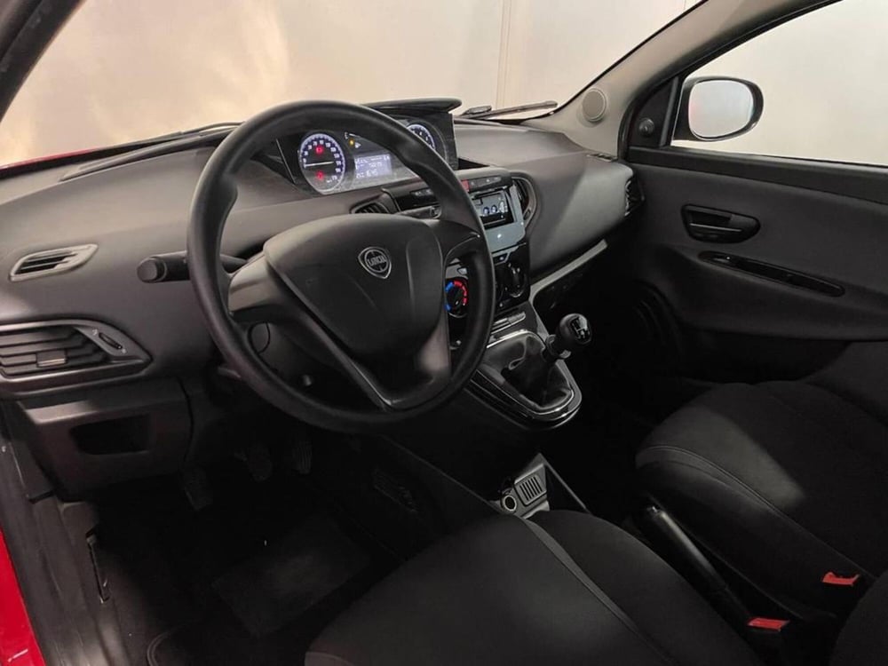 Lancia Ypsilon usata a Torino (8)