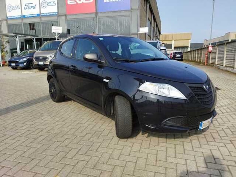 Lancia Ypsilon usata a Torino (19)