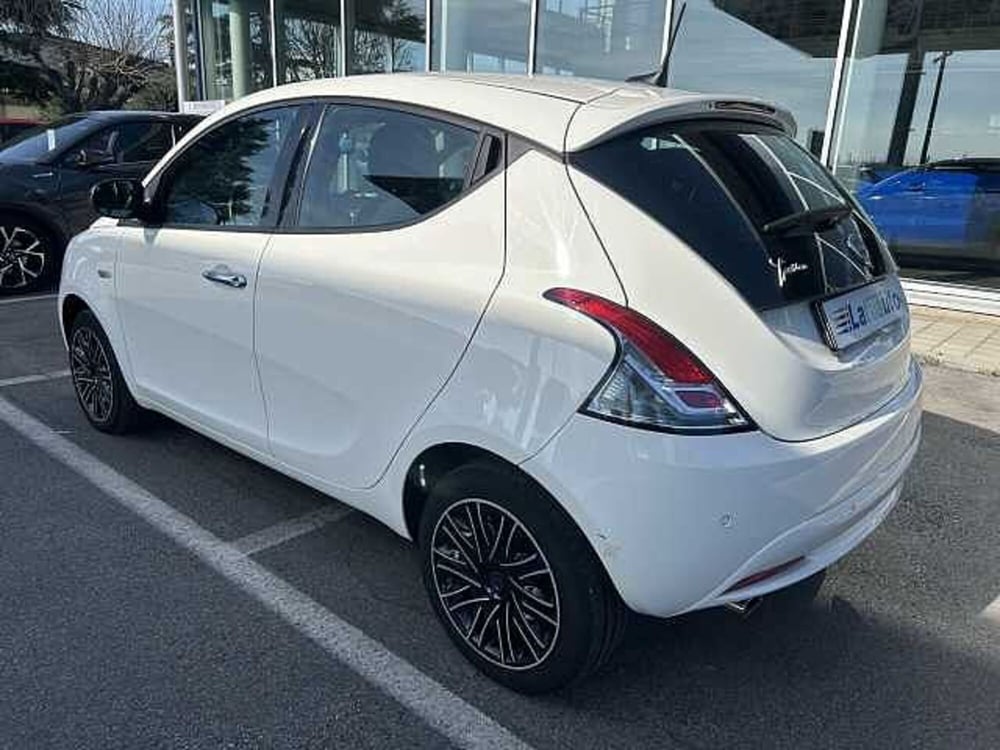 Lancia Ypsilon usata a Ravenna (7)