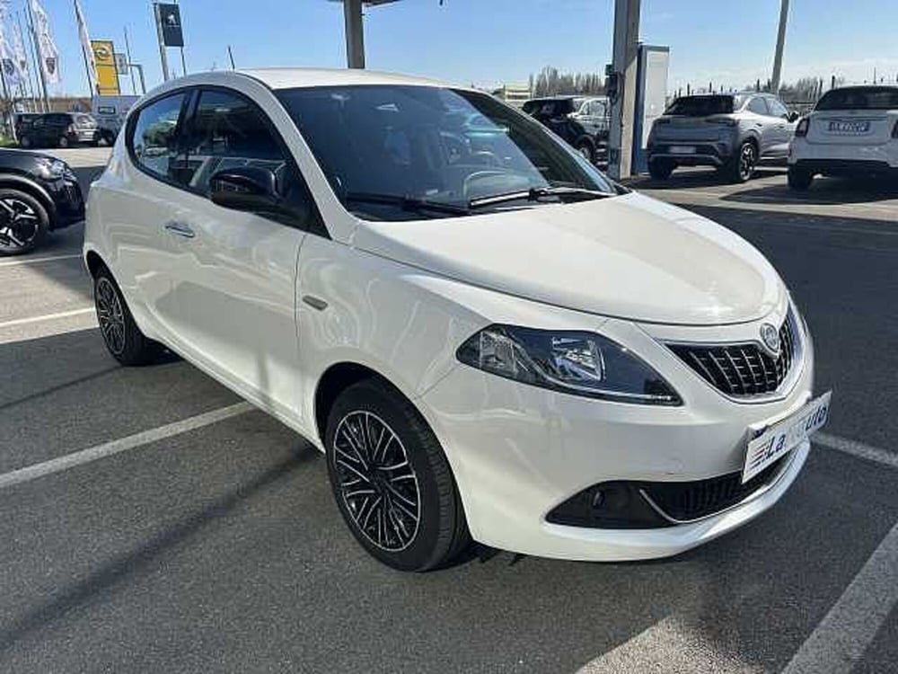 Lancia Ypsilon usata a Ravenna (3)