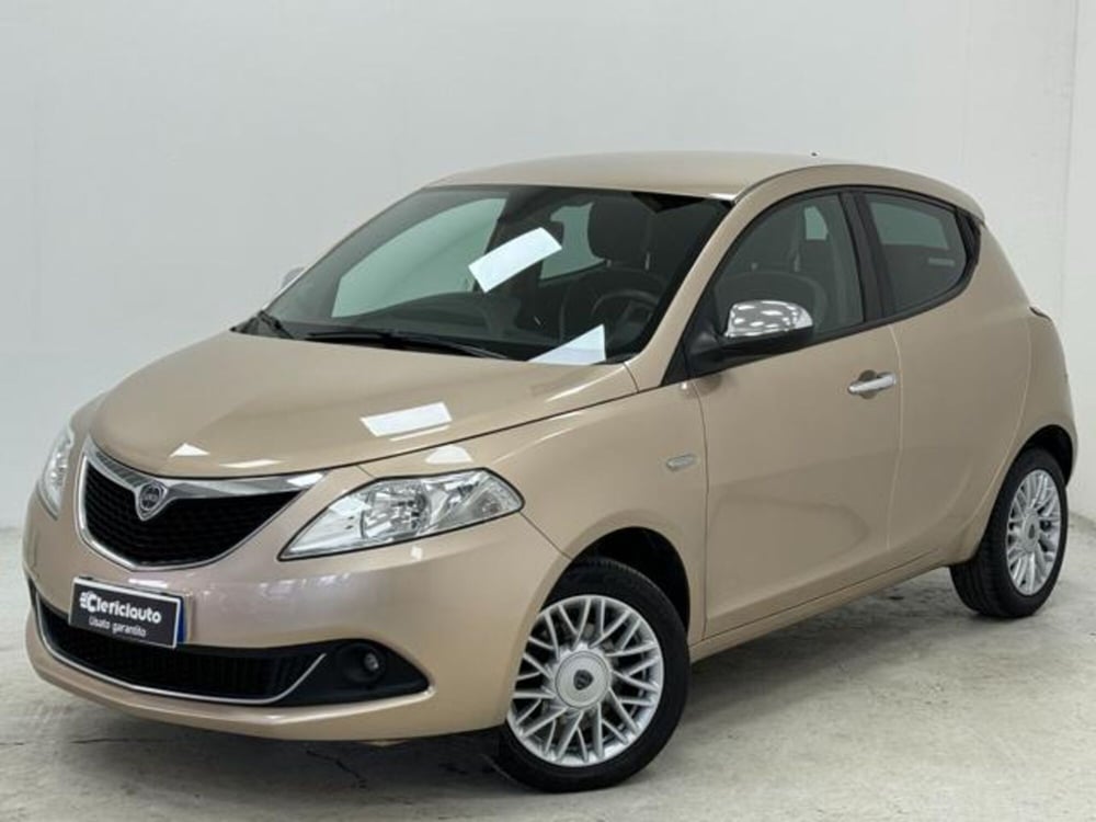 Lancia Ypsilon usata a Como