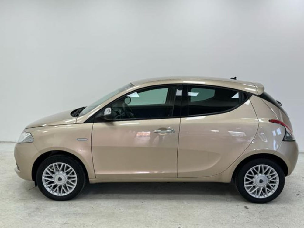 Lancia Ypsilon usata a Como (8)