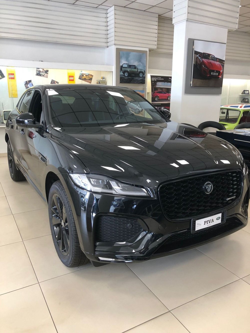 Jaguar F-Pace nuova a Milano