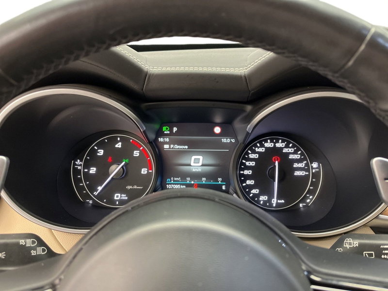 Alfa Romeo Stelvio usata a Torino (10)