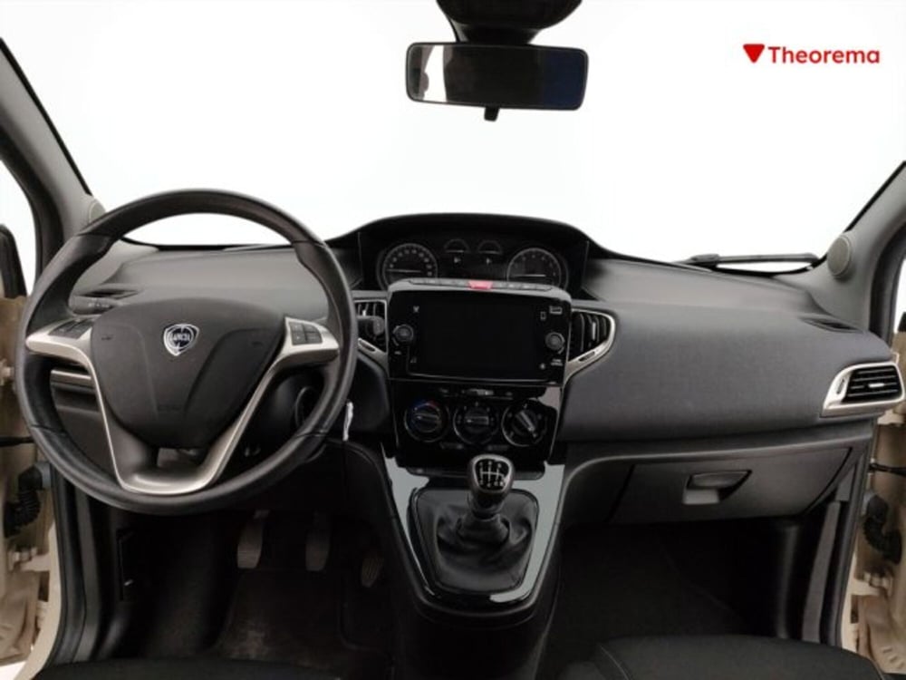 Lancia Ypsilon usata a Torino (13)