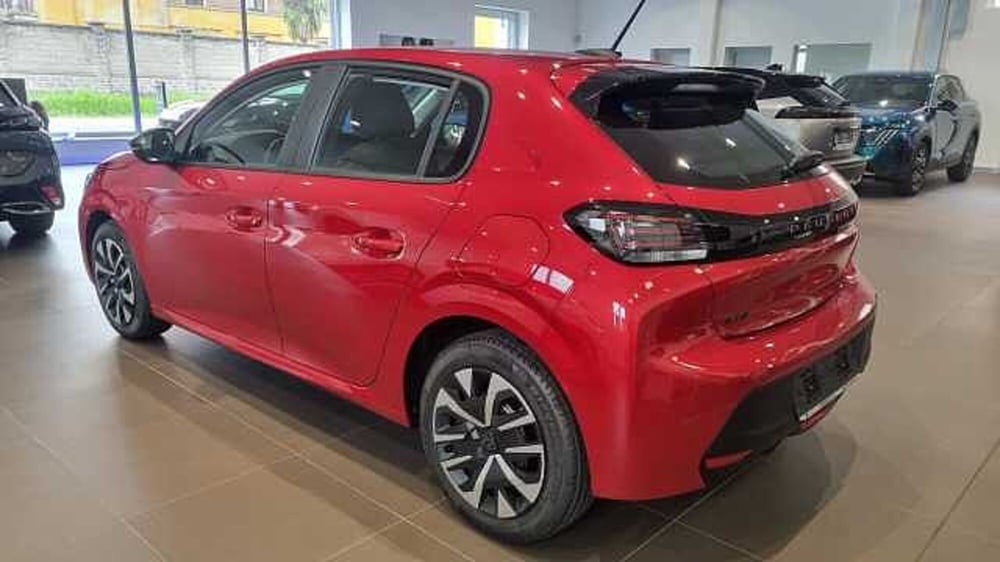 Peugeot 208 nuova a Milano (3)