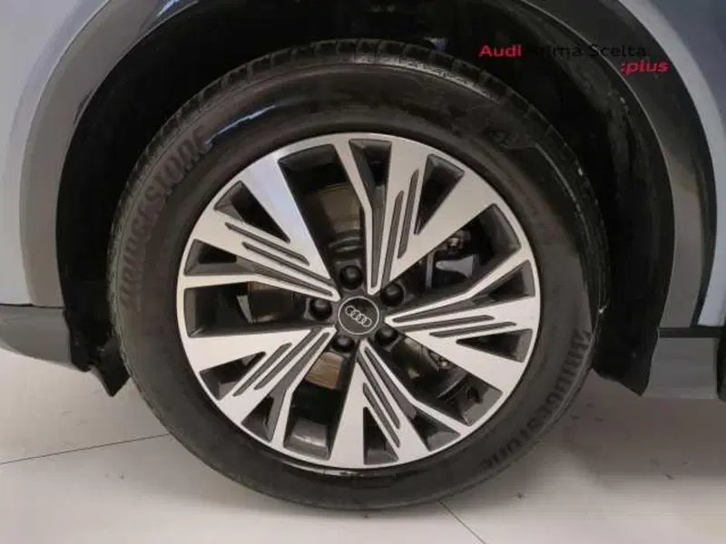 Audi Q4 usata a Avellino (8)
