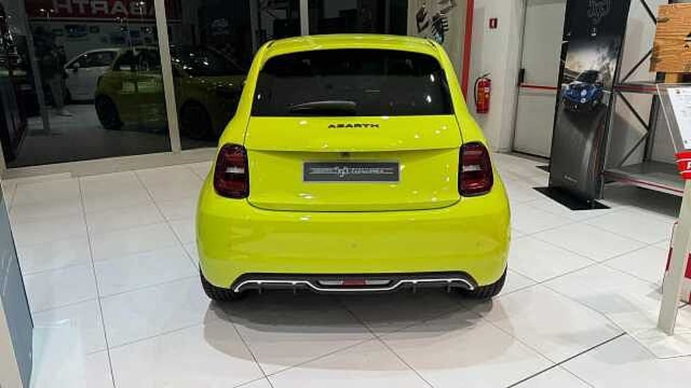 Abarth 500e Cabrio usata a Milano (3)