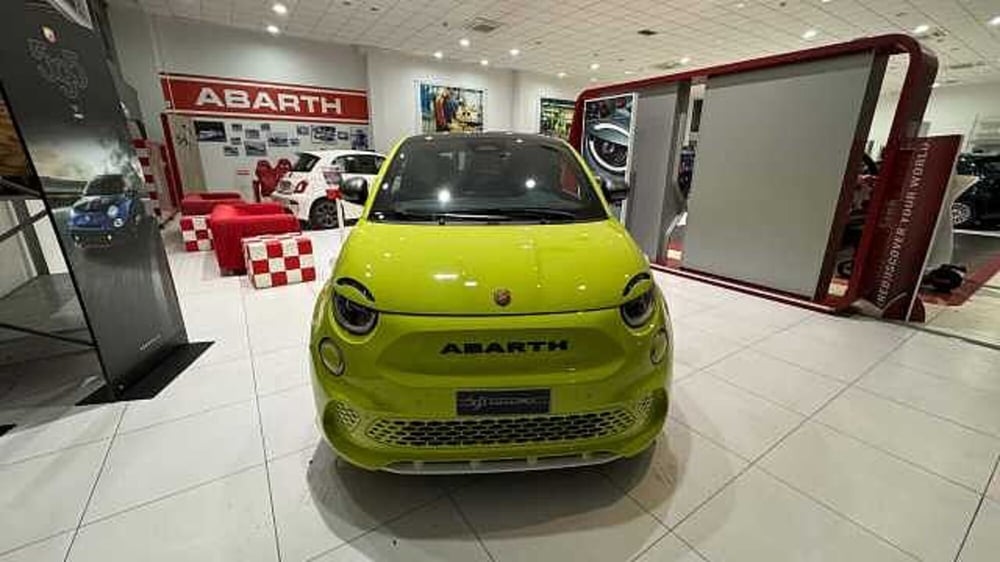 Abarth 500e Cabrio usata a Milano (6)