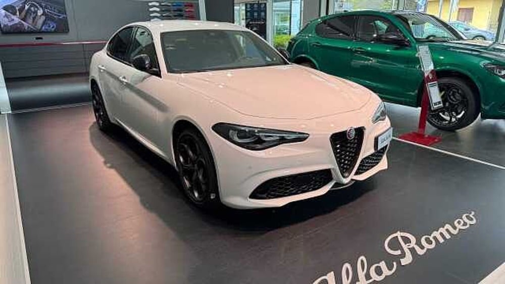 Alfa Romeo Giulia nuova a Milano (4)