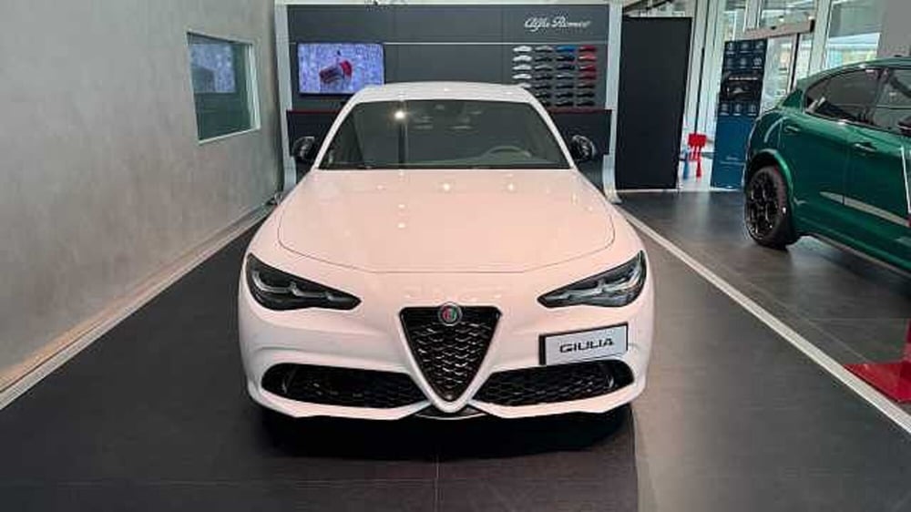 Alfa Romeo Giulia nuova a Milano (5)