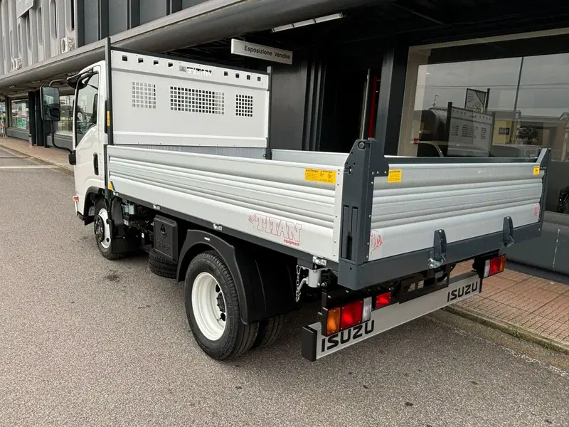 Isuzu M21 nuova a Bergamo (5)