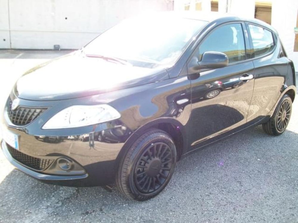 Lancia Ypsilon nuova a Frosinone (3)