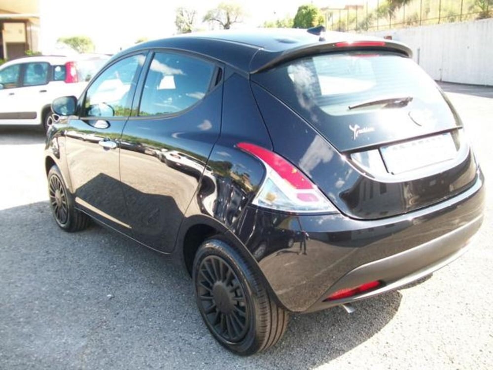 Lancia Ypsilon nuova a Frosinone (5)