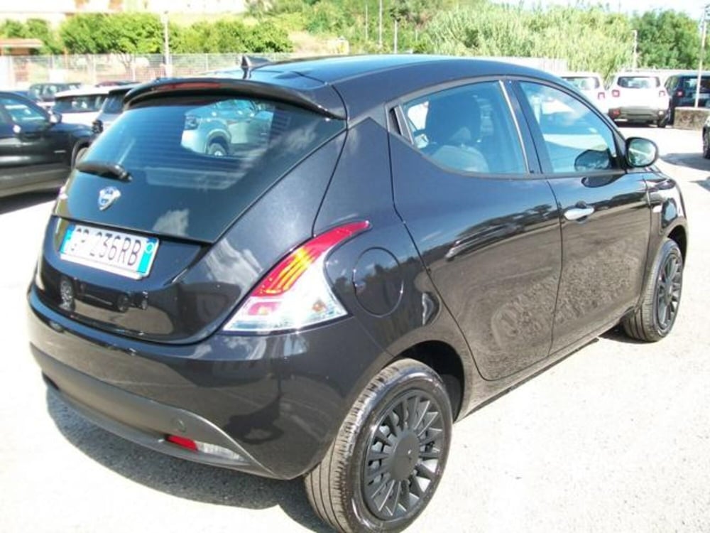 Lancia Ypsilon nuova a Frosinone (7)