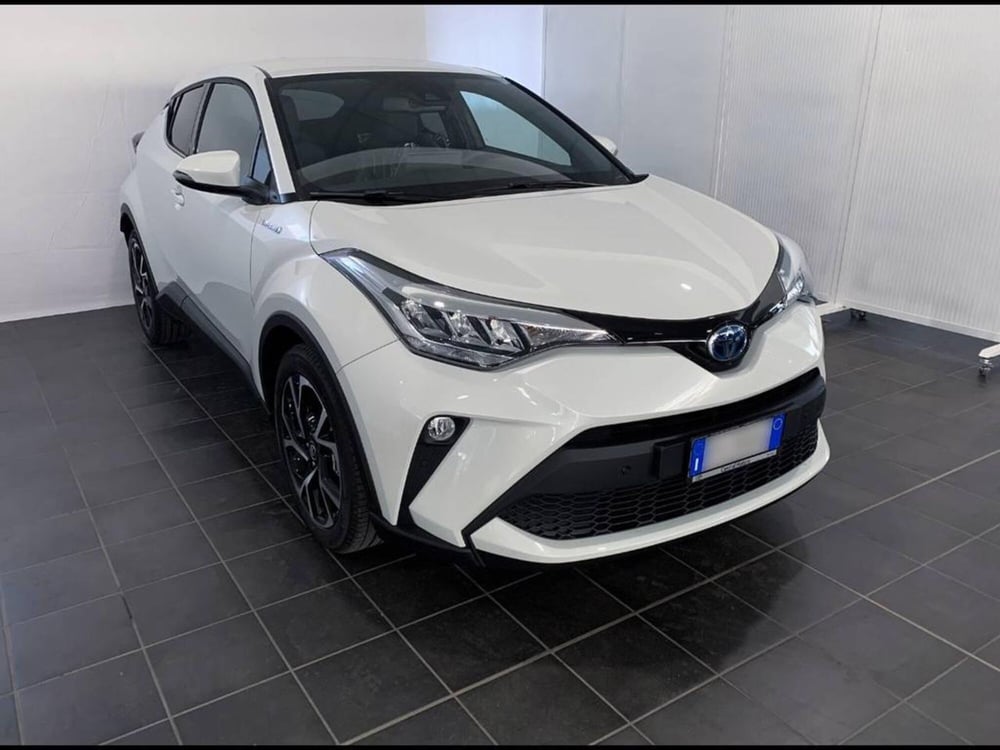 Toyota Toyota C-HR nuova a Torino (4)