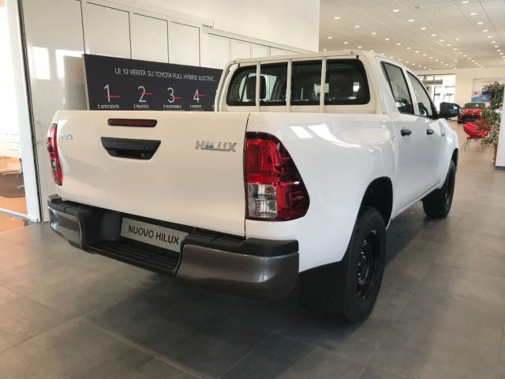 Toyota Hilux nuova a Cuneo (3)