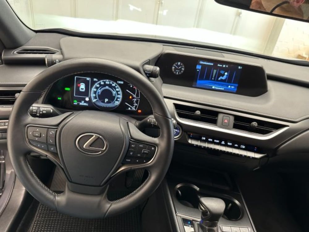 Lexus UX usata a Cuneo (16)