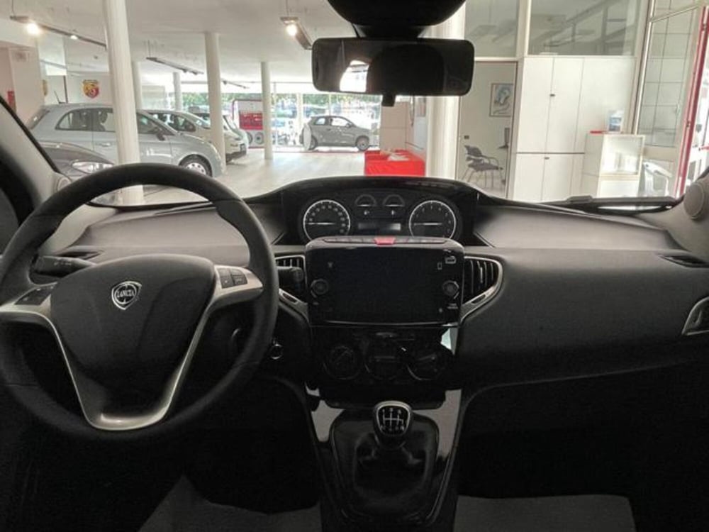 Lancia Ypsilon nuova a Cuneo (8)