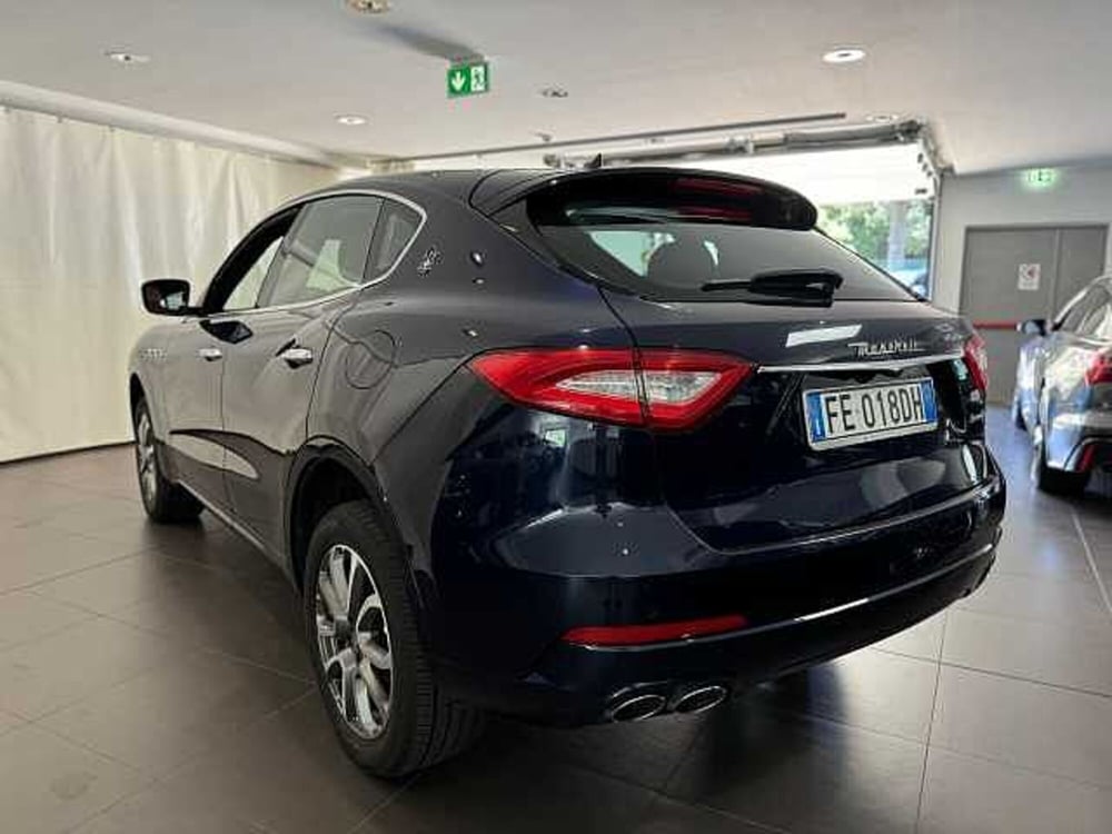 Maserati Levante usata a Genova (2)