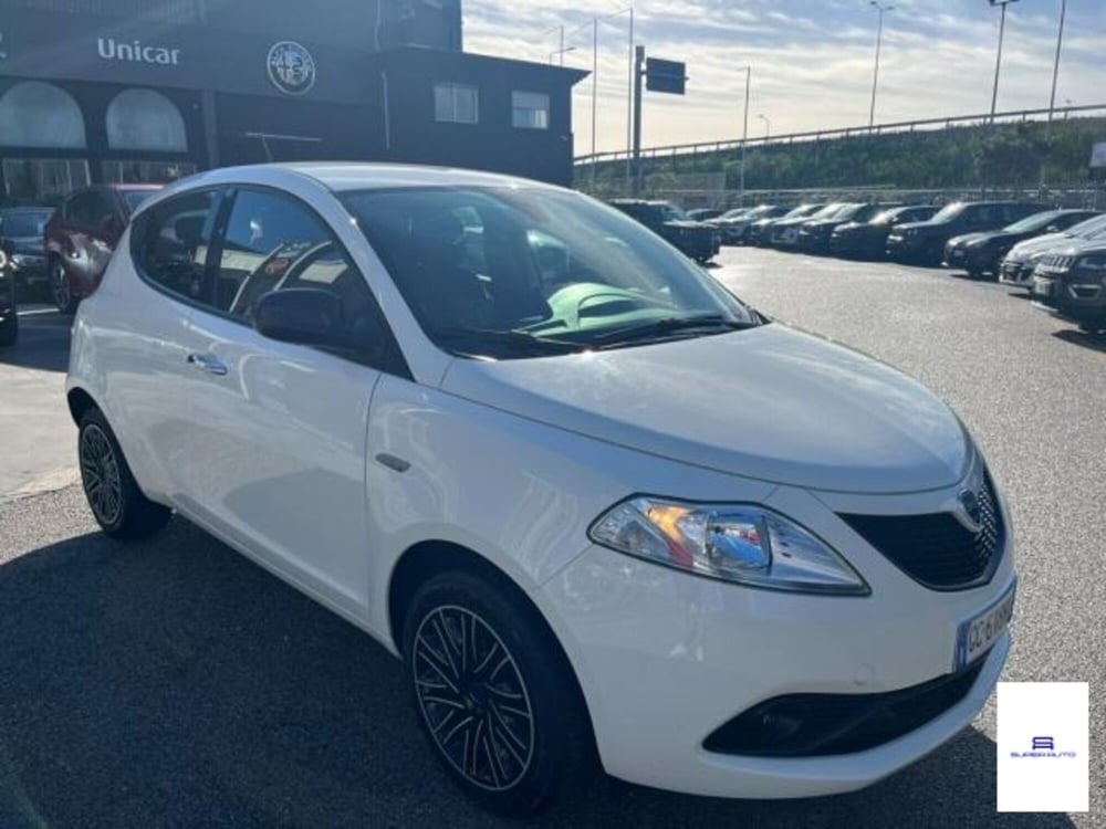 Lancia Ypsilon usata a Salerno (2)