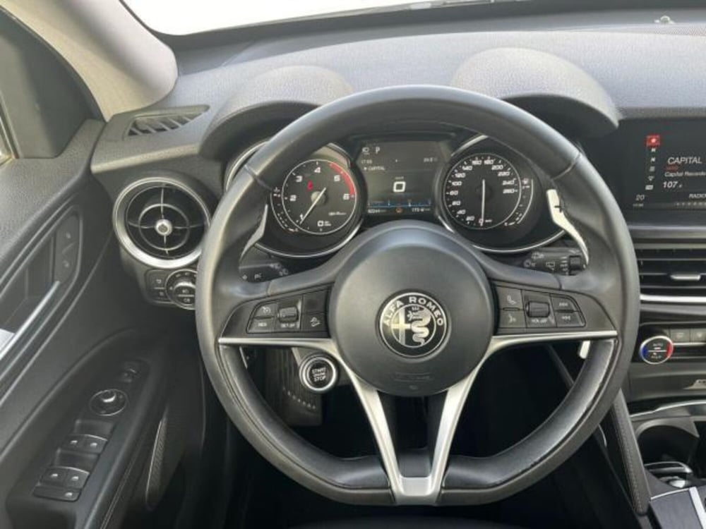 Alfa Romeo Stelvio usata a Salerno (7)