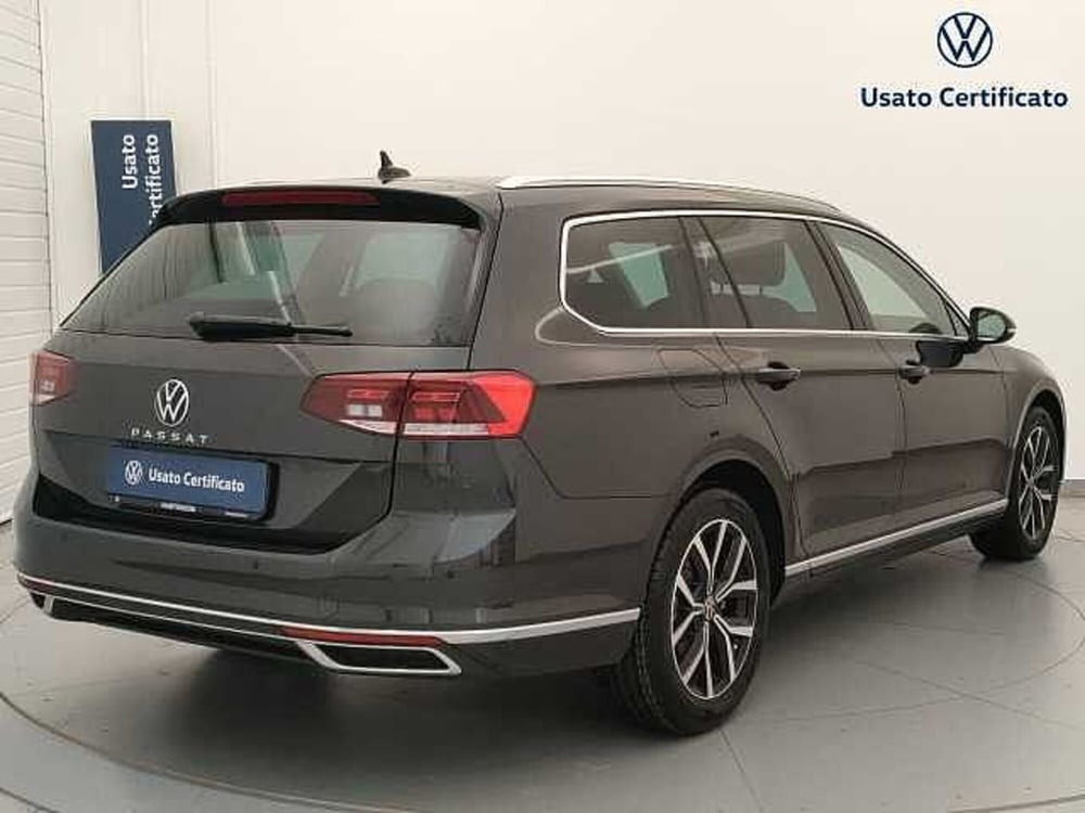 Volkswagen Passat Variant nuova a Varese (5)