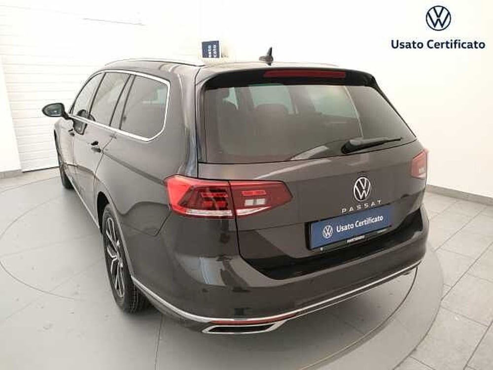 Volkswagen Passat Variant nuova a Varese (8)