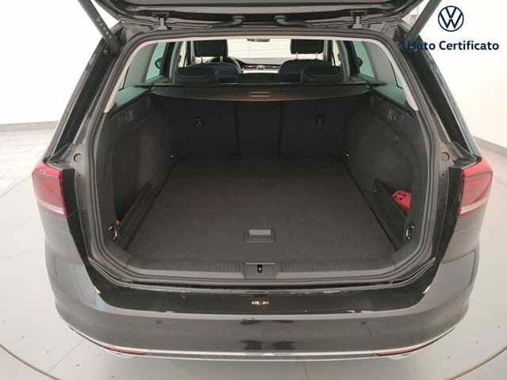 Volkswagen Passat Variant nuova a Varese (9)