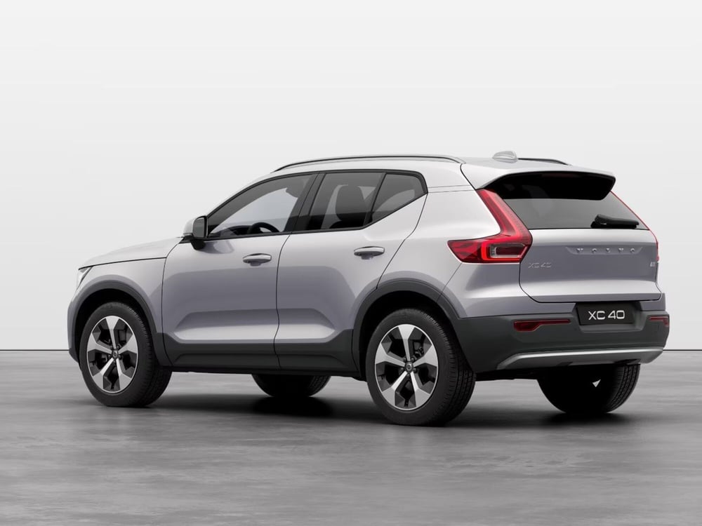 Volvo XC40 nuova a Bari (3)