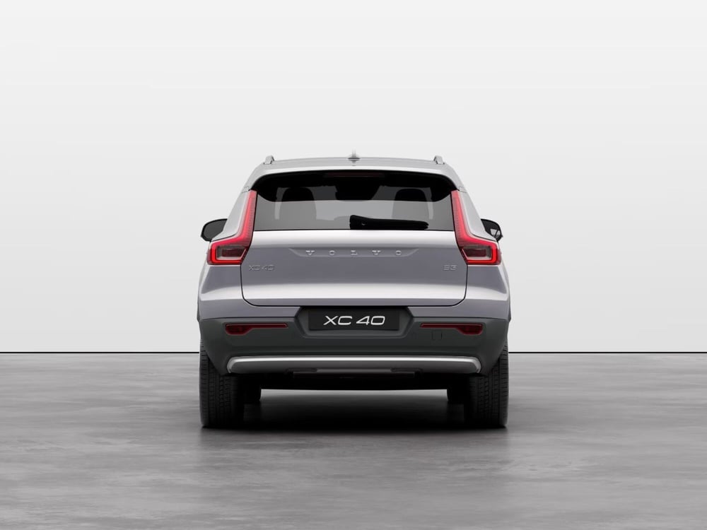 Volvo XC40 nuova a Bari (4)