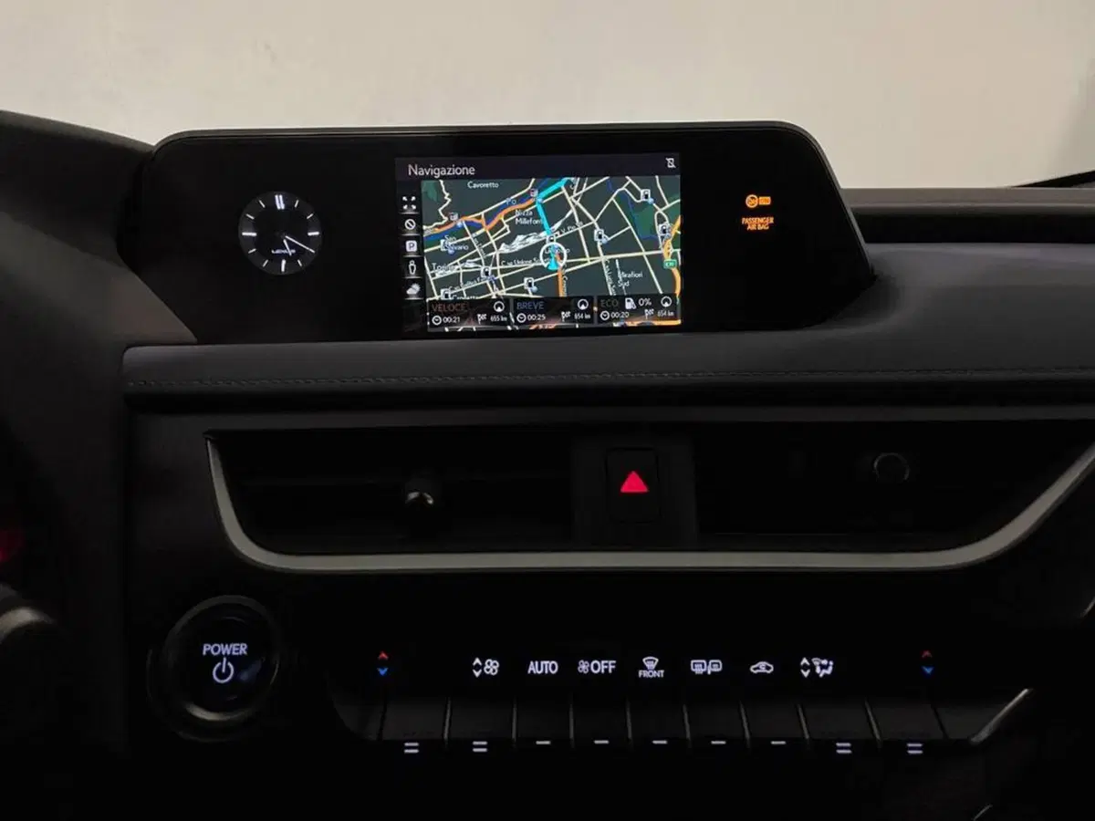 Lexus UX usata a Torino (8)