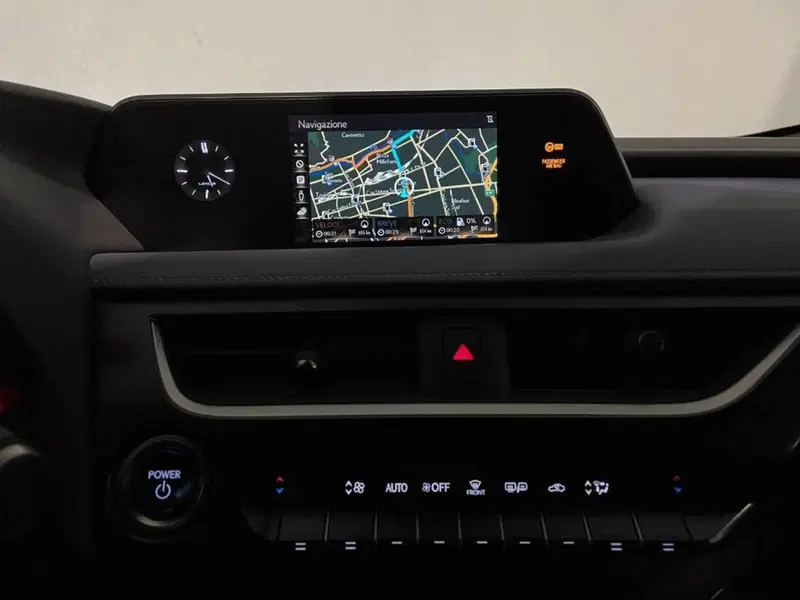 Lexus UX usata a Torino (8)