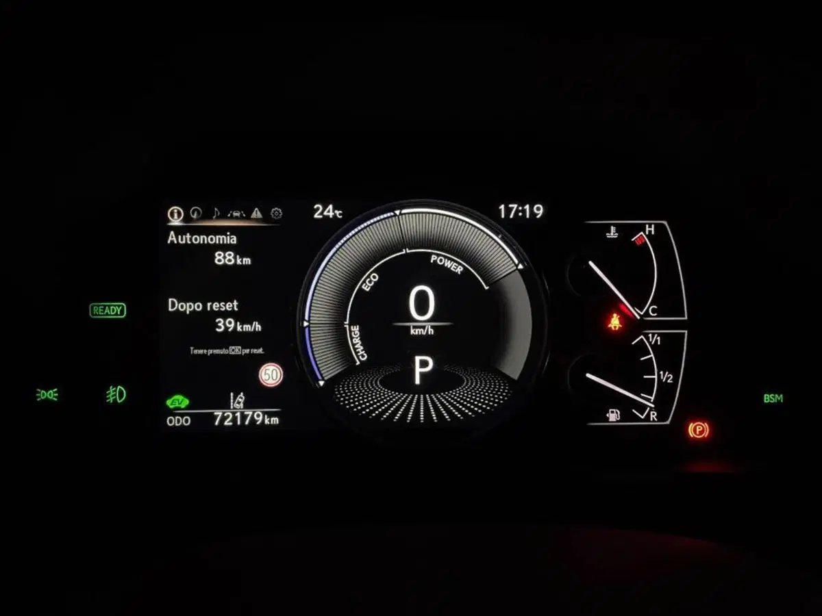 Lexus UX usata a Torino (7)