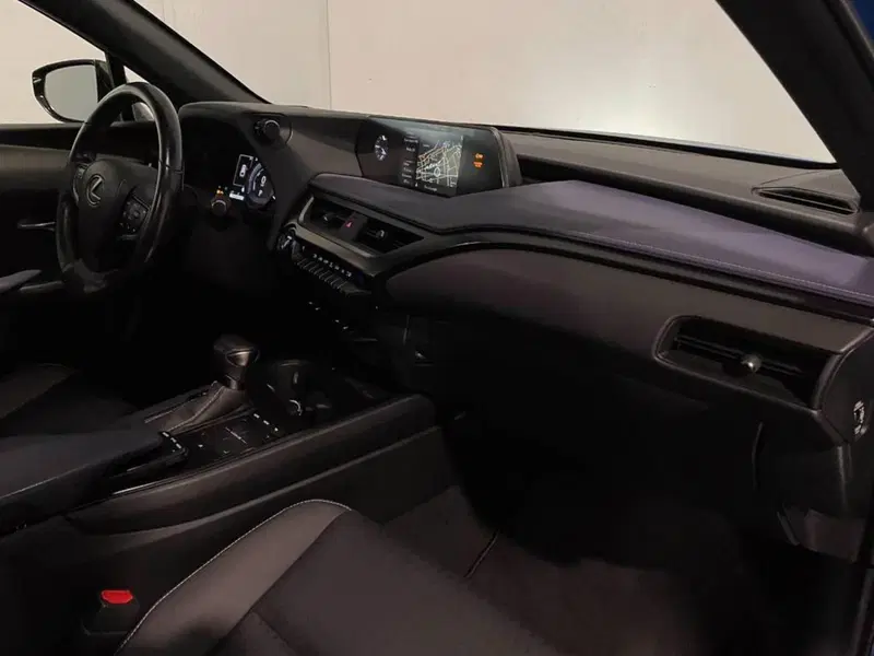 Lexus UX usata a Torino (12)