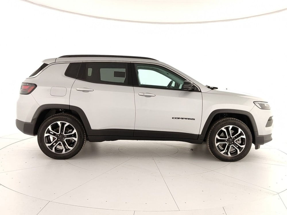 Jeep Compass nuova a Caserta (7)