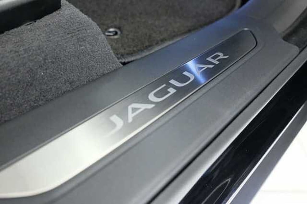 Jaguar F-Pace usata a Mantova (9)