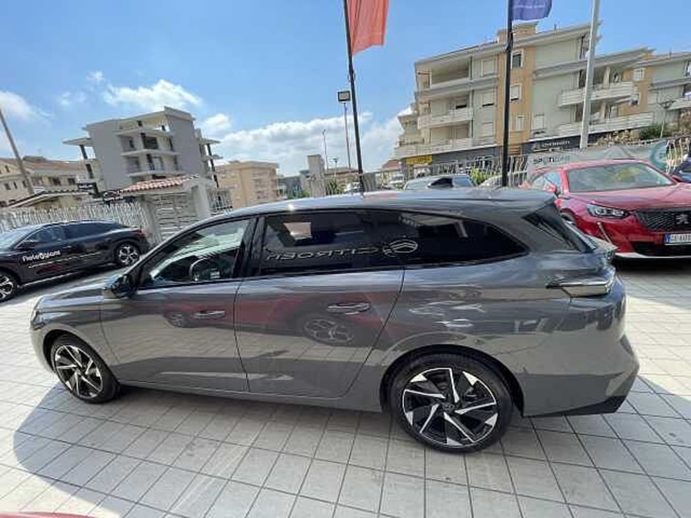 Peugeot 308 SW nuova a Vibo Valentia (8)