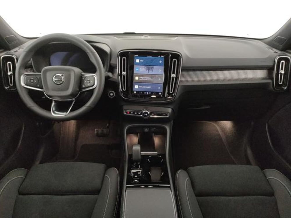 Volvo XC40 nuova a Modena (17)