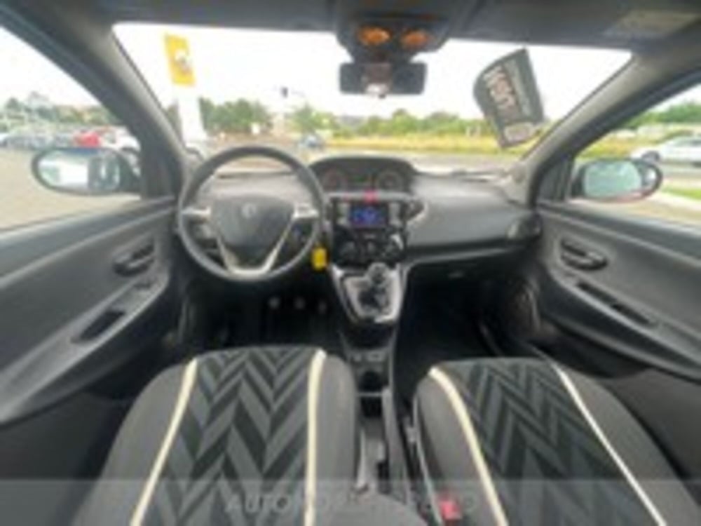 Lancia Ypsilon usata a Pordenone (11)