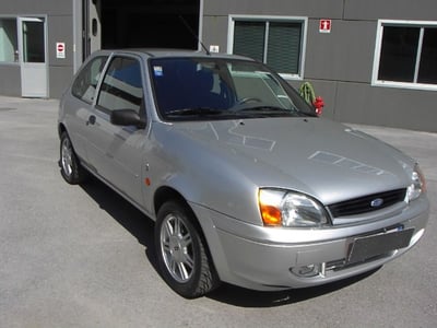 Ford Fiesta 1.2i 16V cat 3 porte Ghia  del 2000 usata a Beinette