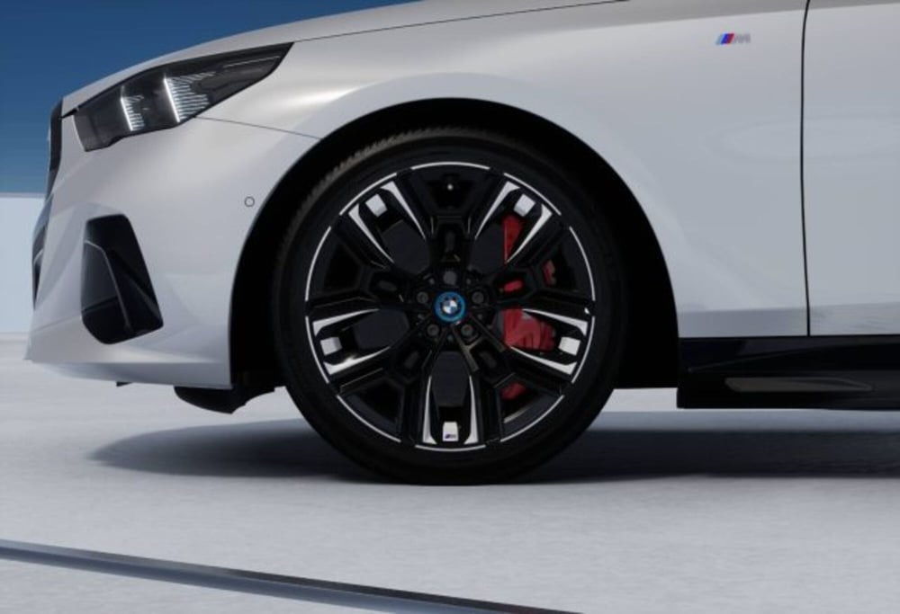 BMW i5 Touring nuova a Modena (8)