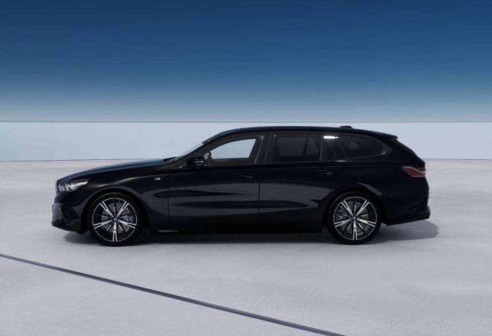 BMW i5 Touring nuova a Modena (4)