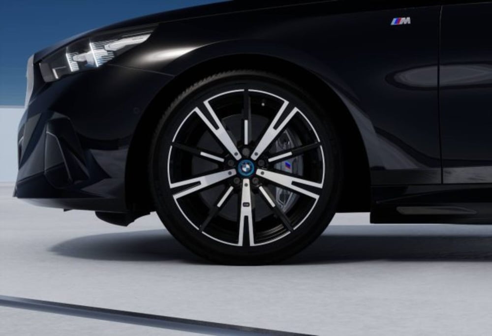 BMW i5 Touring nuova a Modena (8)