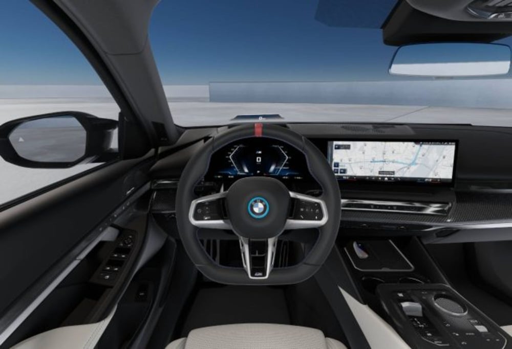 BMW i5 Touring nuova a Modena (14)